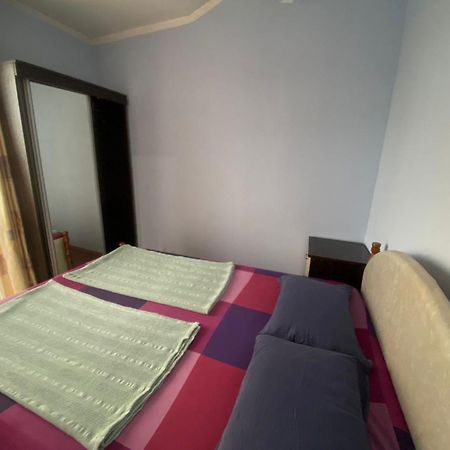 Apartment On Luka Asatiani 2 บาทูมิ ภายนอก รูปภาพ
