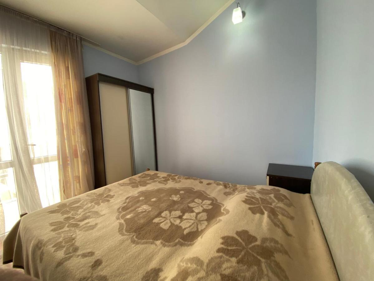 Apartment On Luka Asatiani 2 บาทูมิ ภายนอก รูปภาพ