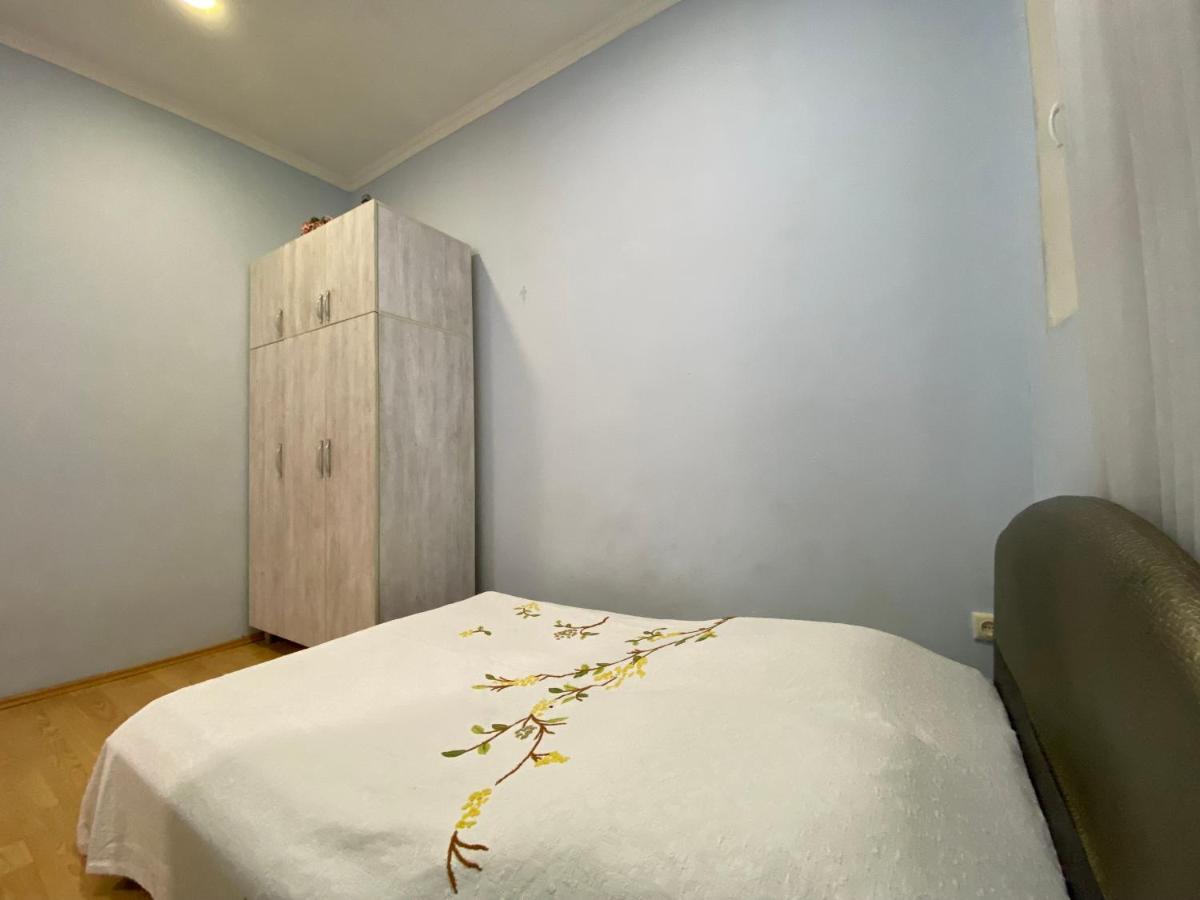 Apartment On Luka Asatiani 2 บาทูมิ ภายนอก รูปภาพ