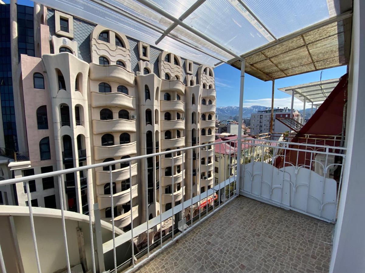 Apartment On Luka Asatiani 2 บาทูมิ ภายนอก รูปภาพ