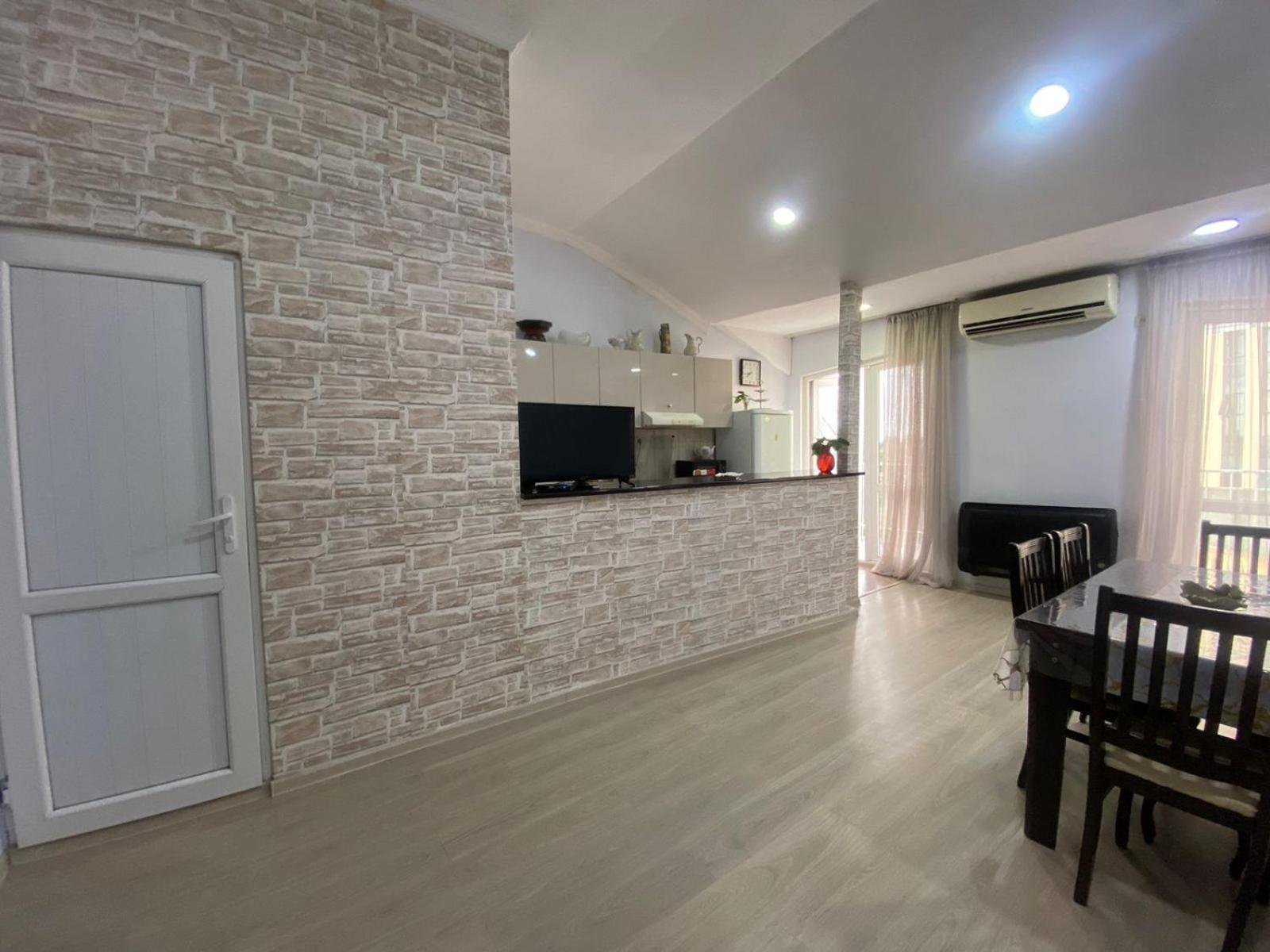 Apartment On Luka Asatiani 2 บาทูมิ ภายนอก รูปภาพ
